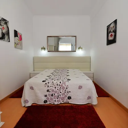 Coastal Haven - Holiday Close To Beach 아파트 나자레